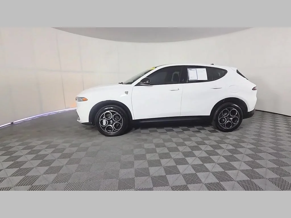Used 2025 Milano White Alfa Romeo Base image 48