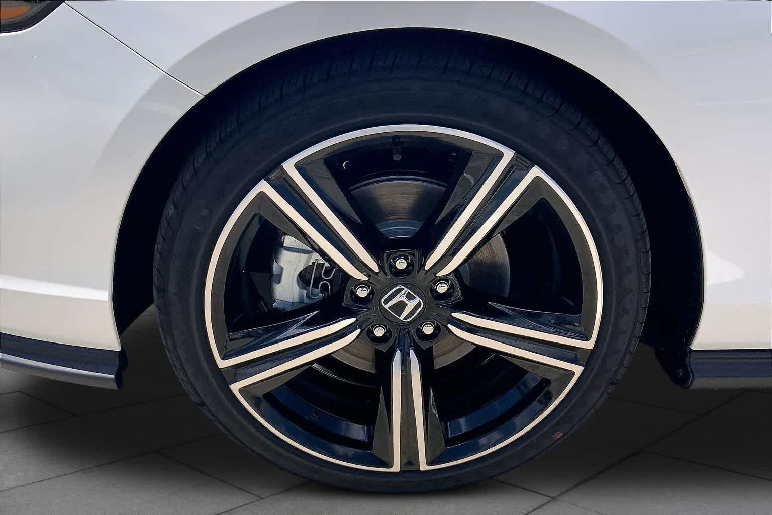 New 2026 Platinum White Pearl Honda Sport Hybrid image 12