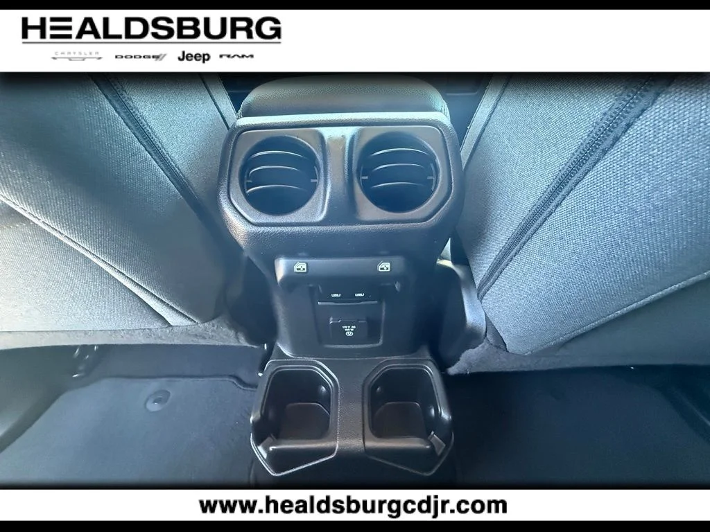 2024 Jeep Wrangler 4-Door Sahara - Photo 13