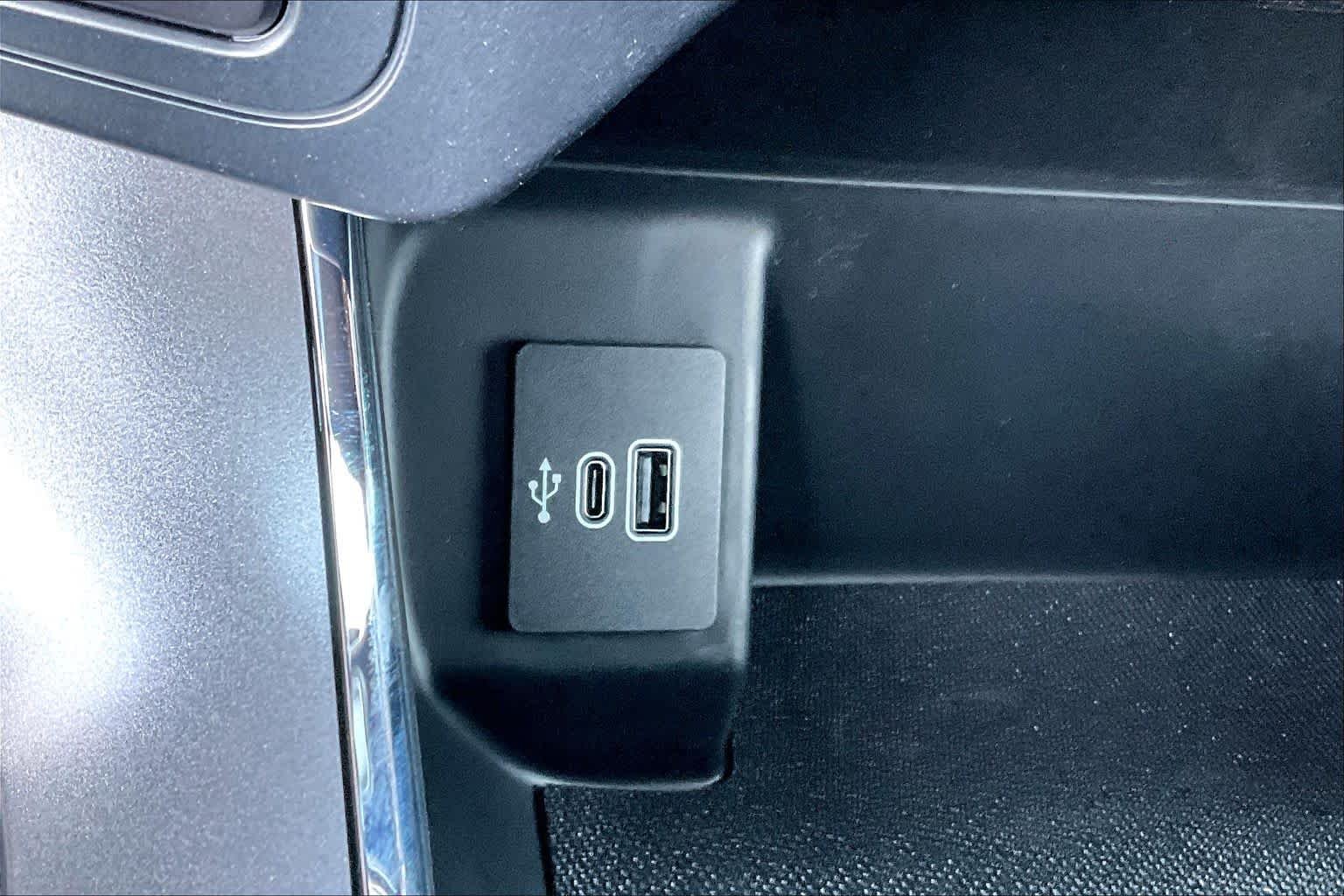 New 2026 Agate Black Metallic Ford XLT image 15