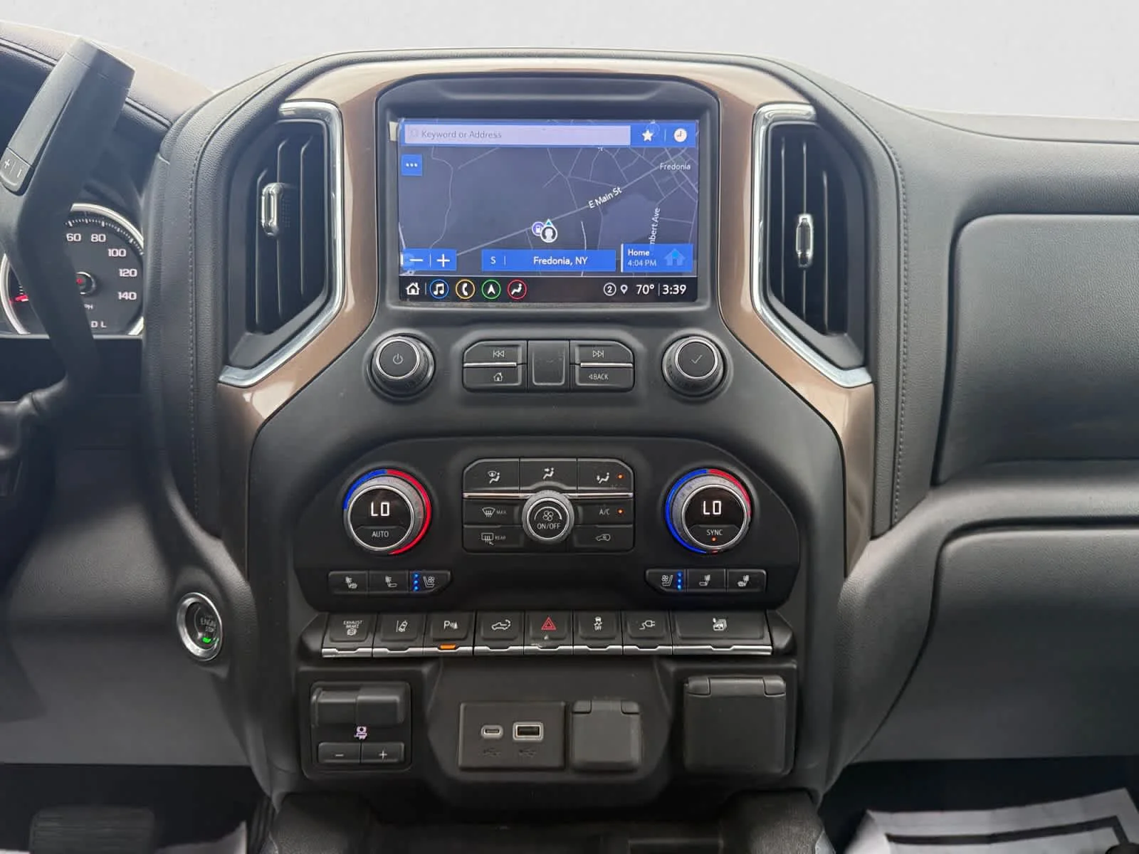 Used 2022 Iridescent Pearl Tricoat Chevrolet High Country image 18