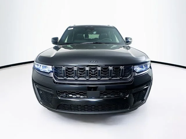 New 2026 Diamond Black Crystal Pearl-Coat Exterior Paint Jeep  image 2