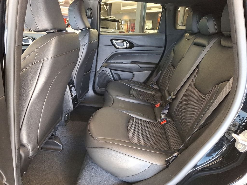 New 2026 Diamond Black Crystal Pearlcoat Jeep Latitude image 8