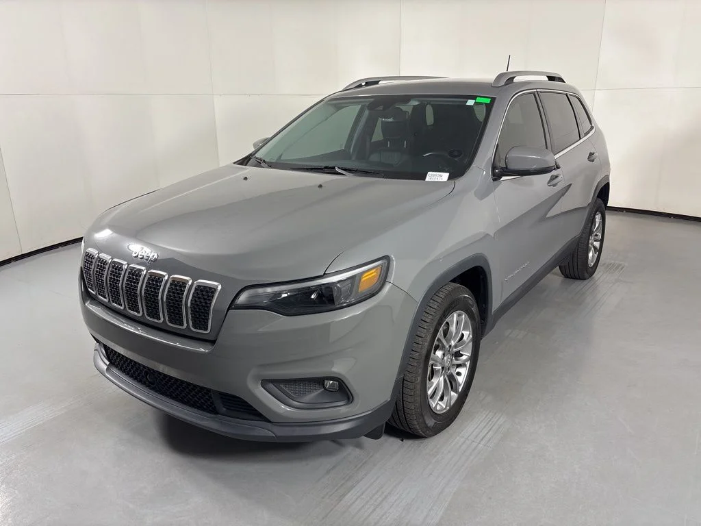Used 2021 Gray Jeep Latitude Lux image 4