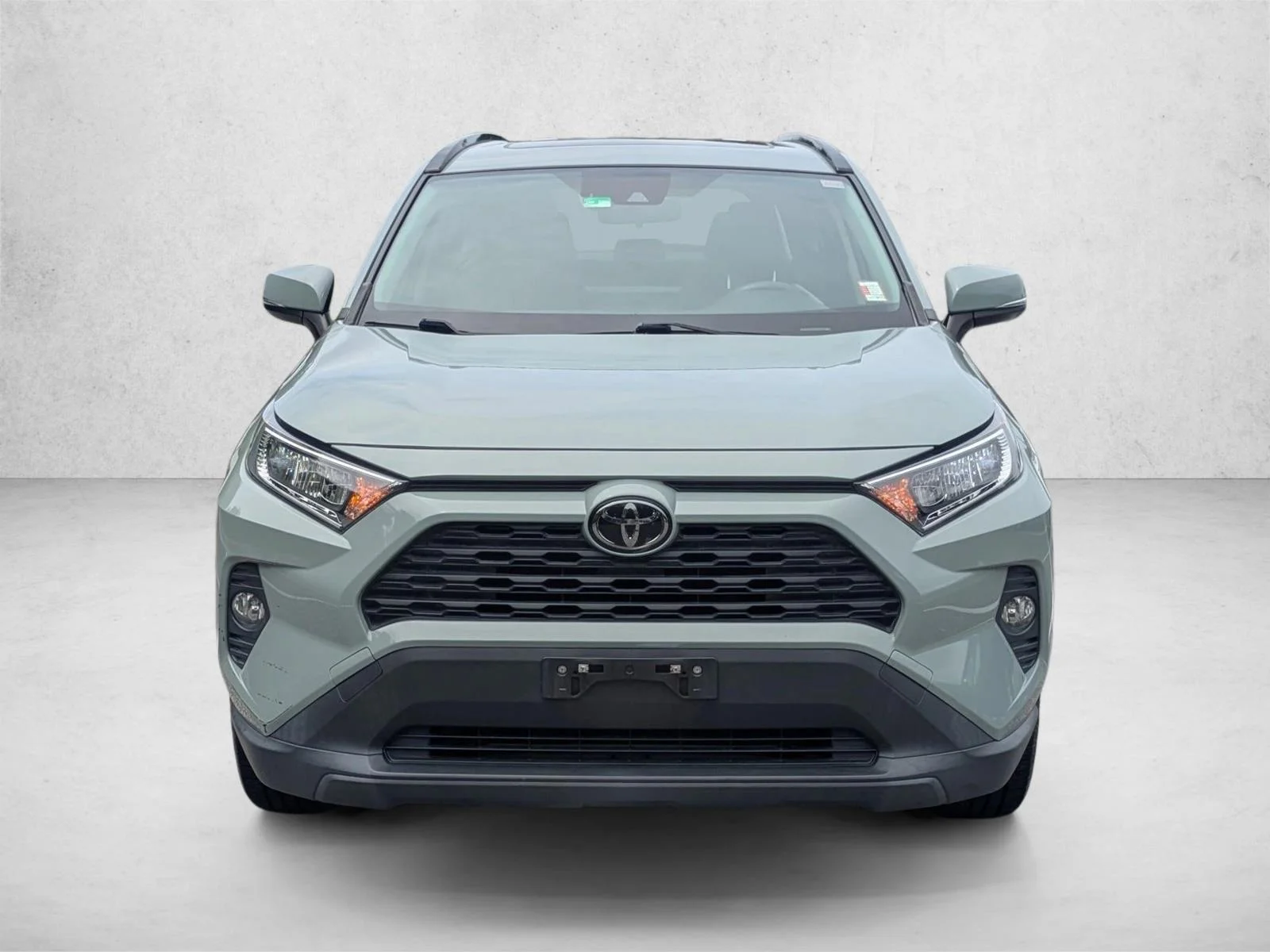 Used 2020 Lunar Rock Toyota XLE Premium image 2