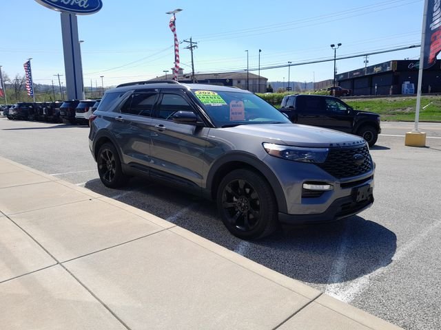 Used 2023 Gray Ford ST-Line image 2