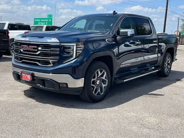 Used 2022 PACIFIC BLUE METALLIC GMC SLT image 4
