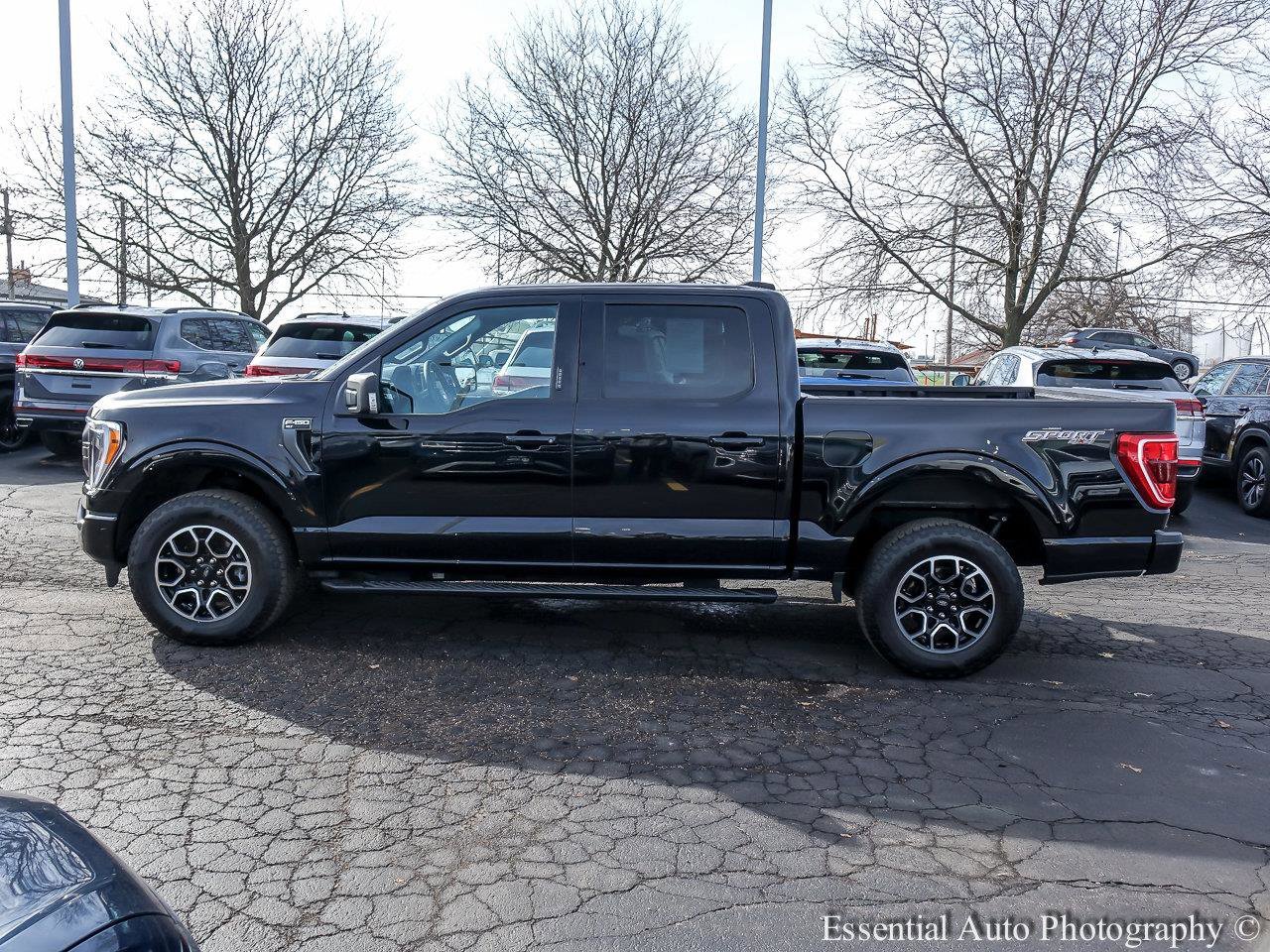 Used 2023 Agate Black Metallic Ford XLT image 4