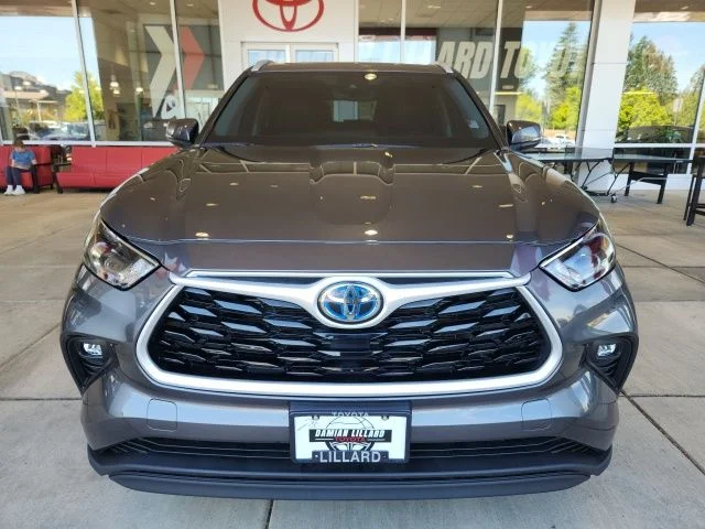 Used 2022 Gray Toyota XLE image 5
