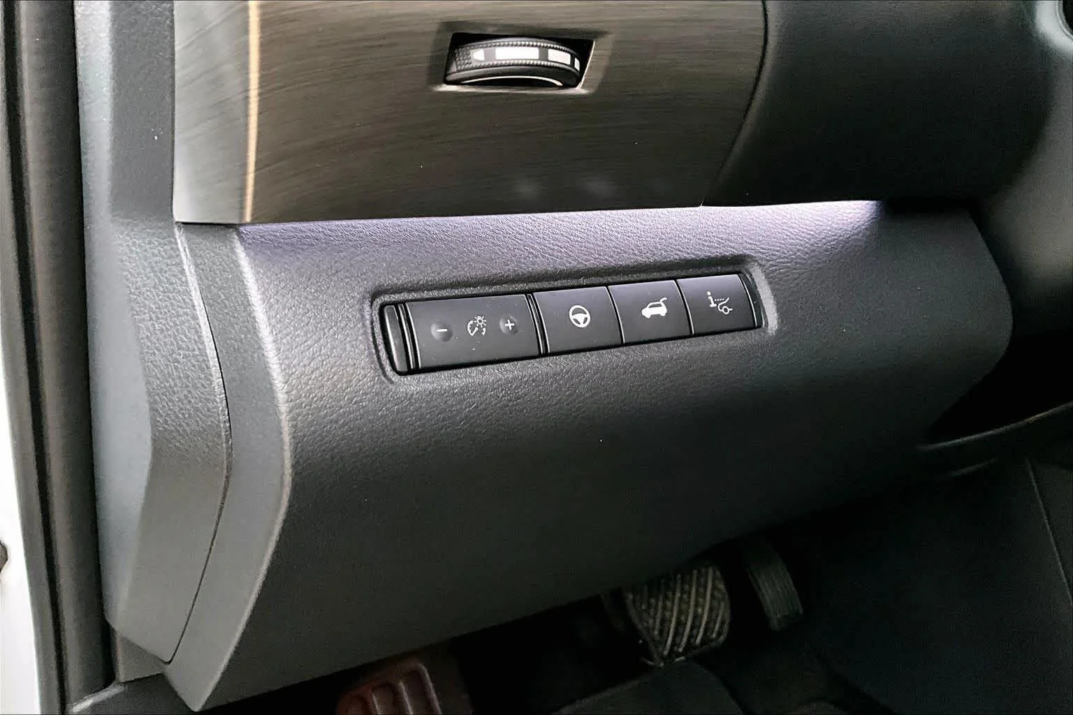 Used 2025 Everest White Pearl Tricoat Nissan Platinum image 32