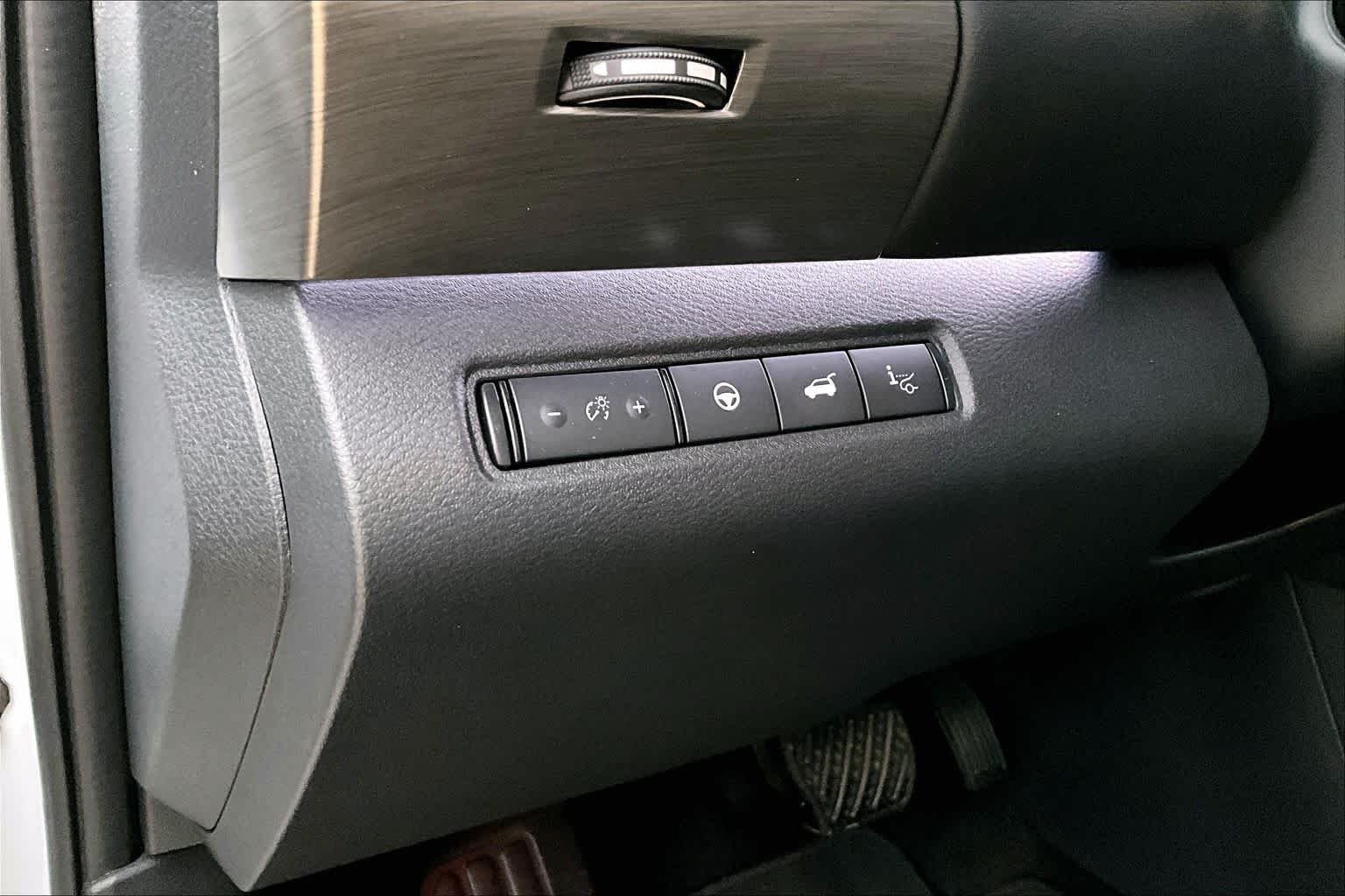 Certified Used 2025 Everest White Pearl Tricoat Nissan Platinum image 31