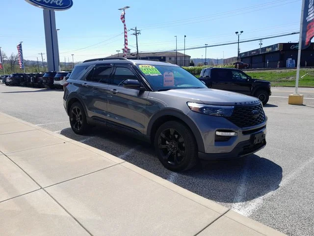 Used 2023 Gray Metallic Ford ST-Line image 2
