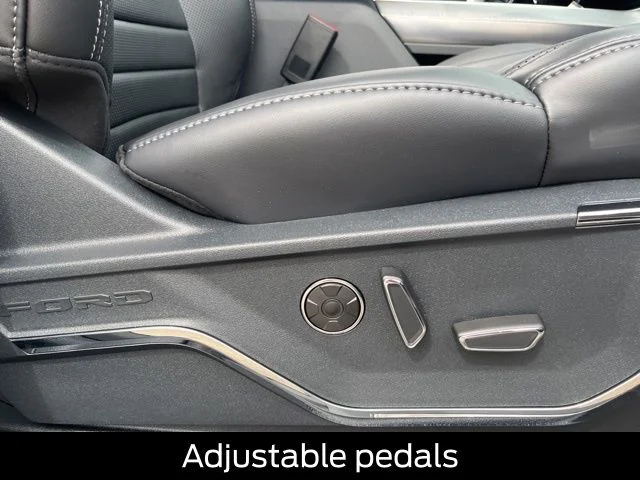 New 2026 Star White Metallic Tri-Coat Ford Platinum® image 41