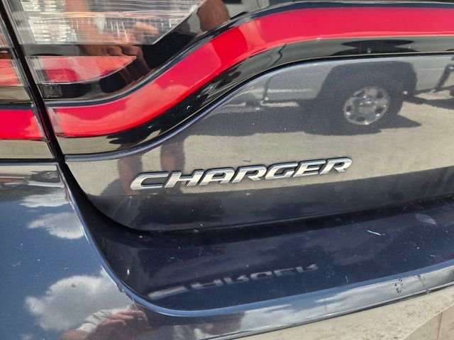 Used 2018 Gray Dodge SXT image 4