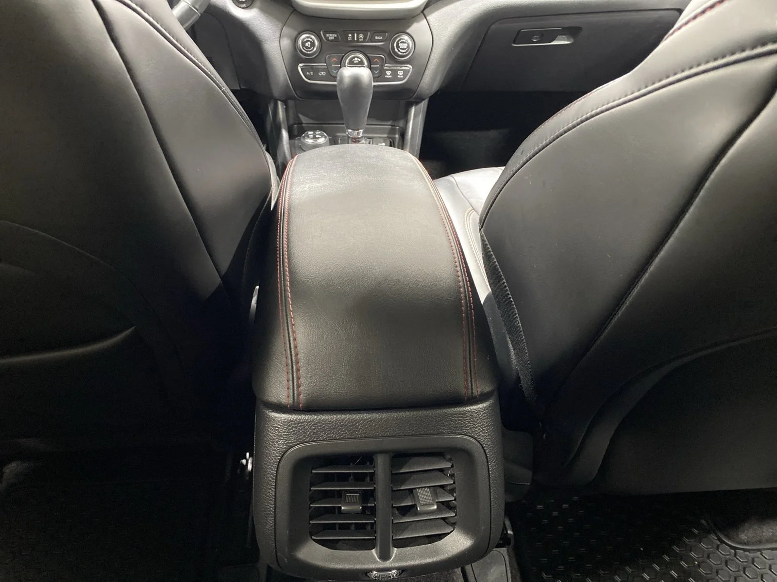 Used 2018 White Jeep Trailhawk image 21