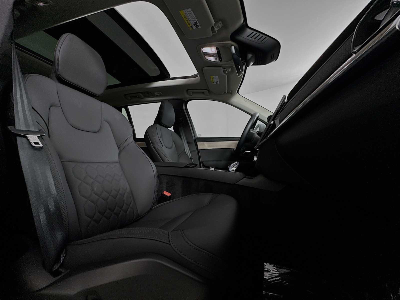 Certified Used 2025 Crystal White Volvo Plus image 28