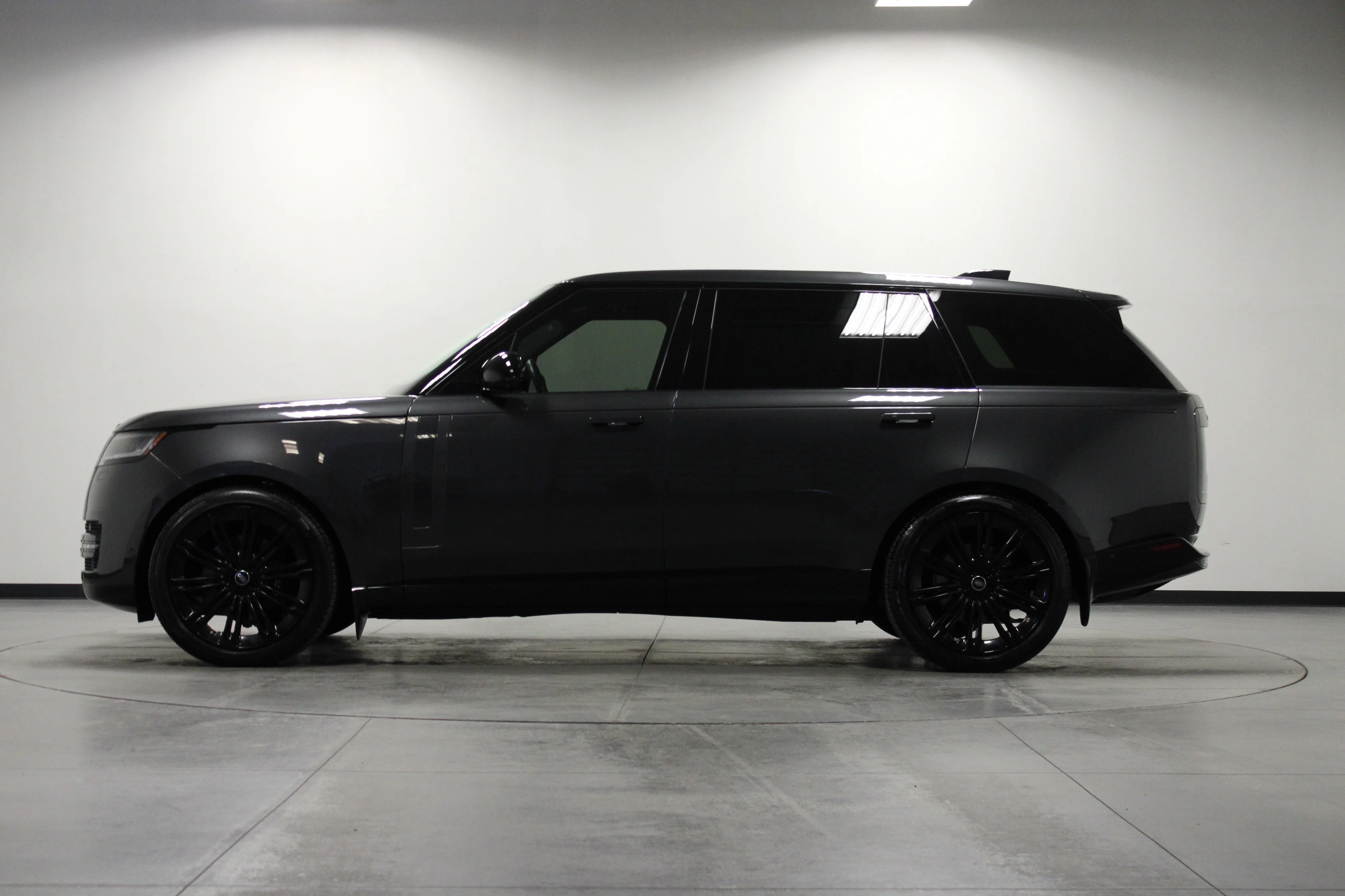 Used 2025 Carpathian Grey Premium Metallic Land Rover SE image 7