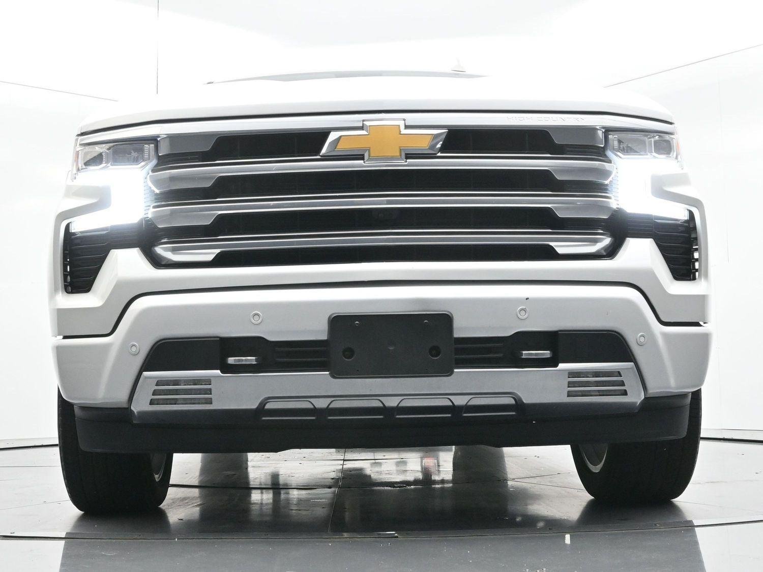 Used 2024 Iridescent Pearl Tricoat Chevrolet High Country image 47