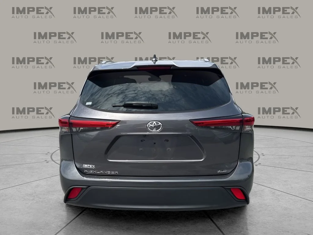 Used 2022 Gray Toyota XLE image 4
