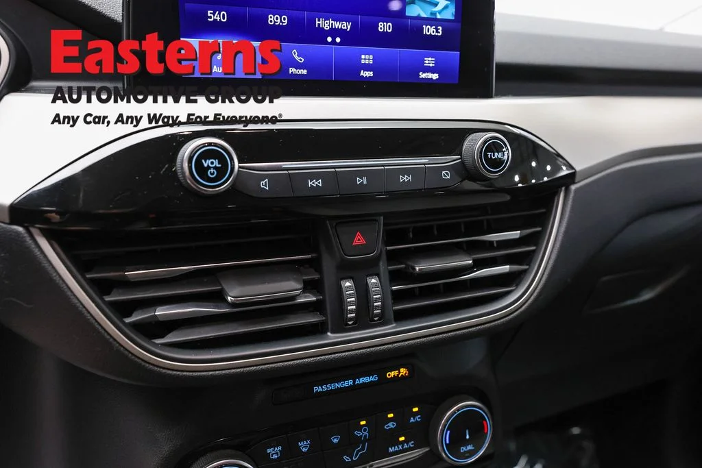 Used 2022 White Ford SE image 20