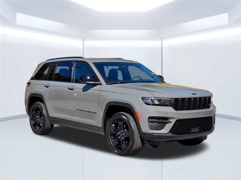 New 2027 Gray Jeep Laredo X image 15