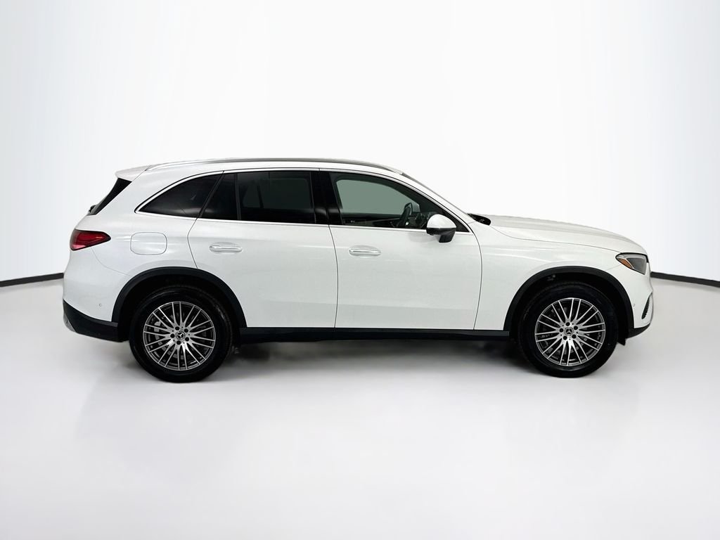 Used 2026 MANUFAKTUR Moonlight White Metallic Mercedes-Benz GLC 300 image 4