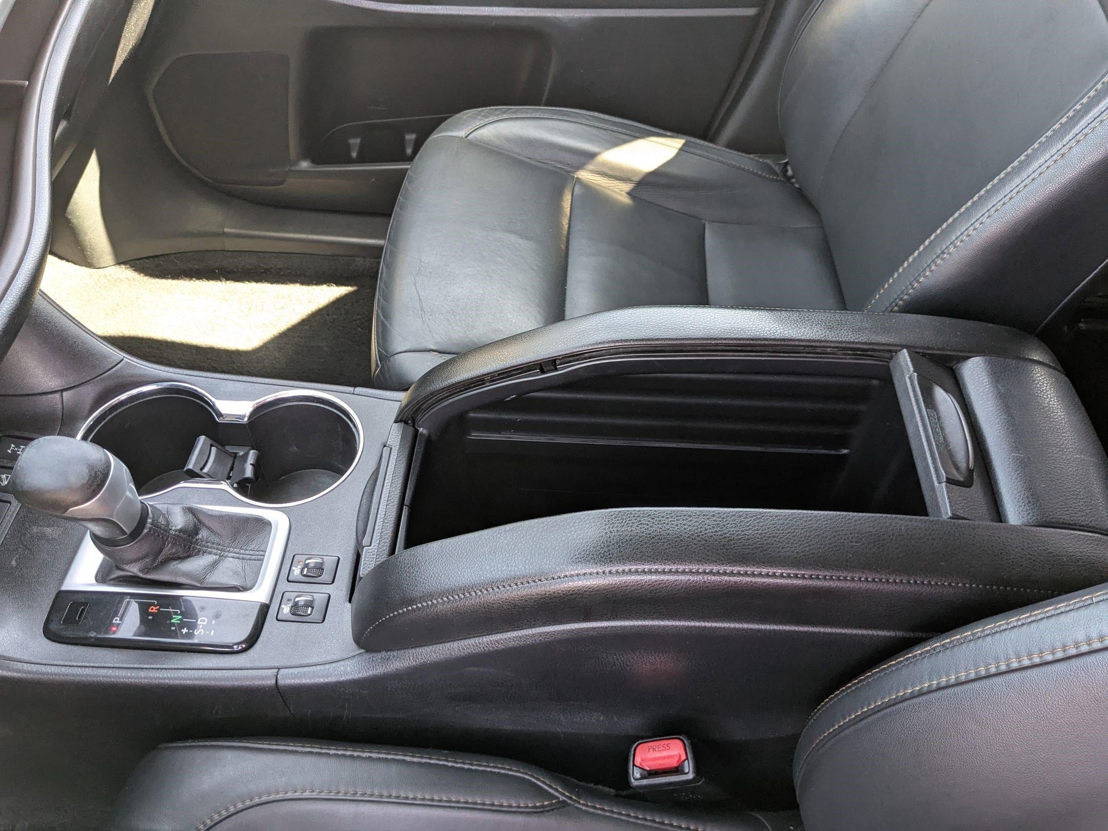 Used 2016 Predawn Gray Mica Toyota XLE image 27