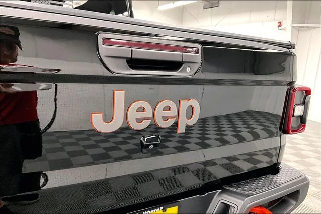 Used 2023 Black Clearcoat Jeep Mojave image 9