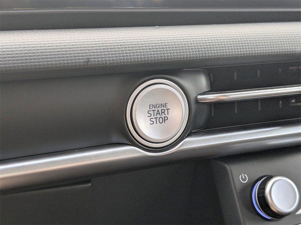 New 2026 White Hyundai SE FWD image 31