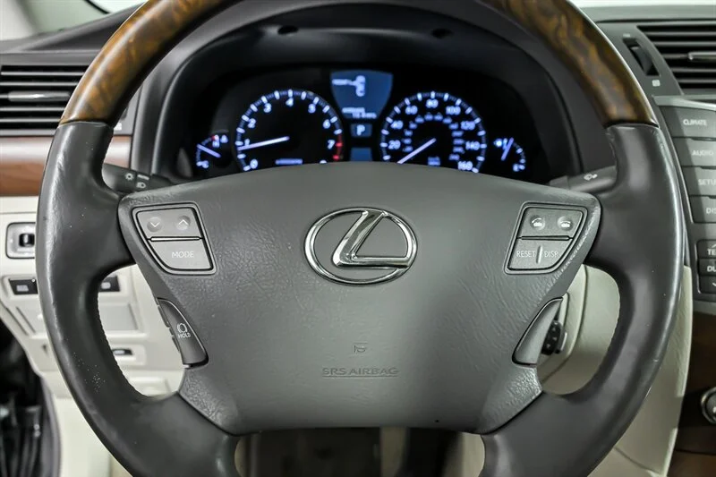 Used 2012 Obsidian Lexus  image 22