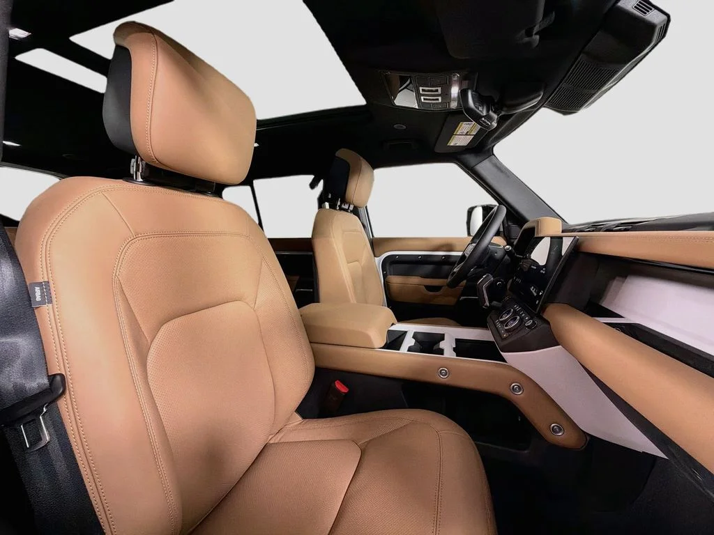 New 2026 Fuji White Land Rover X-Dynamic SE image 30
