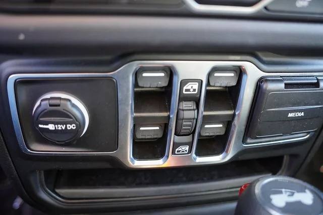 Certified Used 2025 Gray Jeep Sahara 4xe image 27