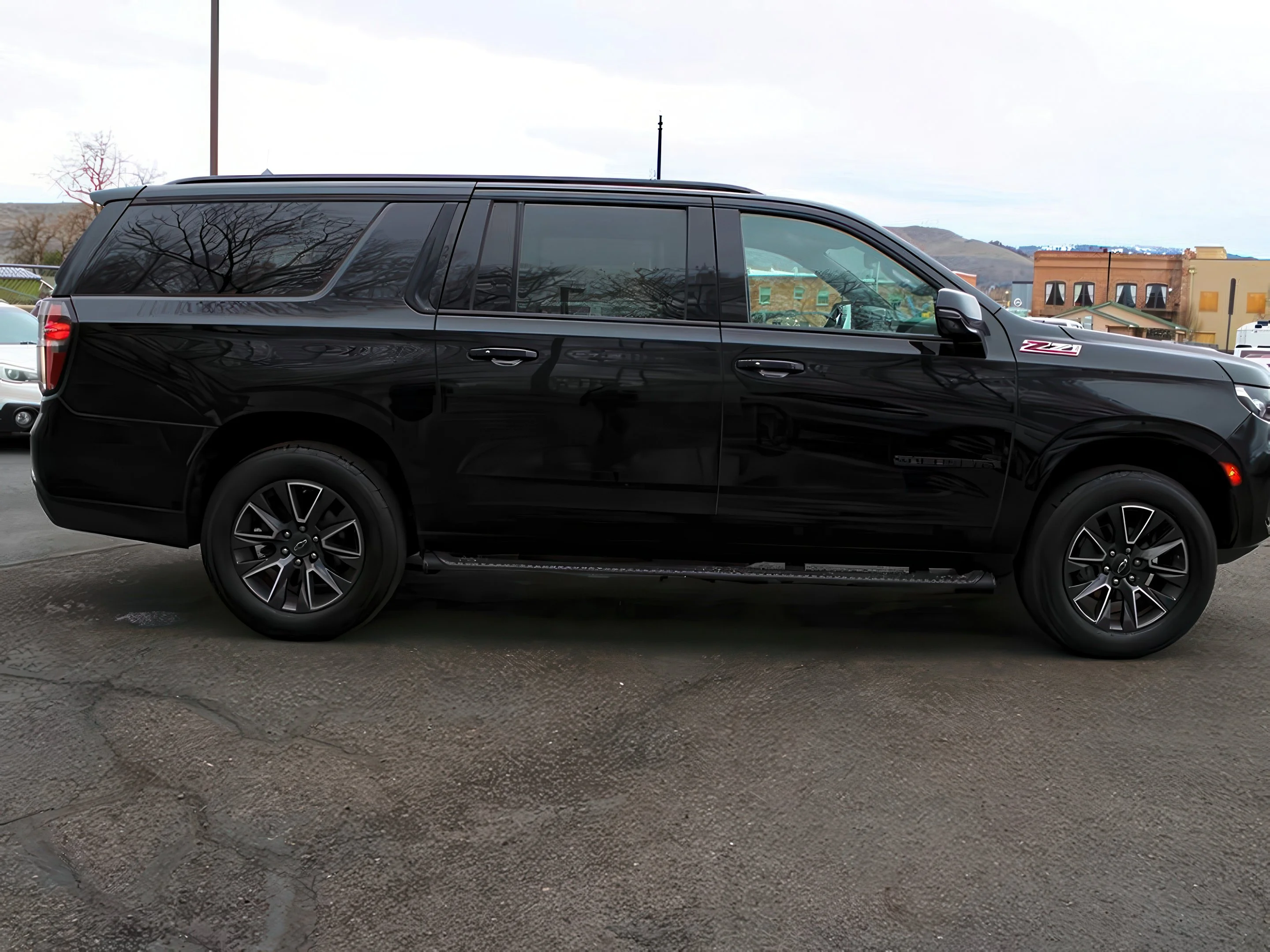 2021 Chevrolet Suburban Z71 - Photo 8