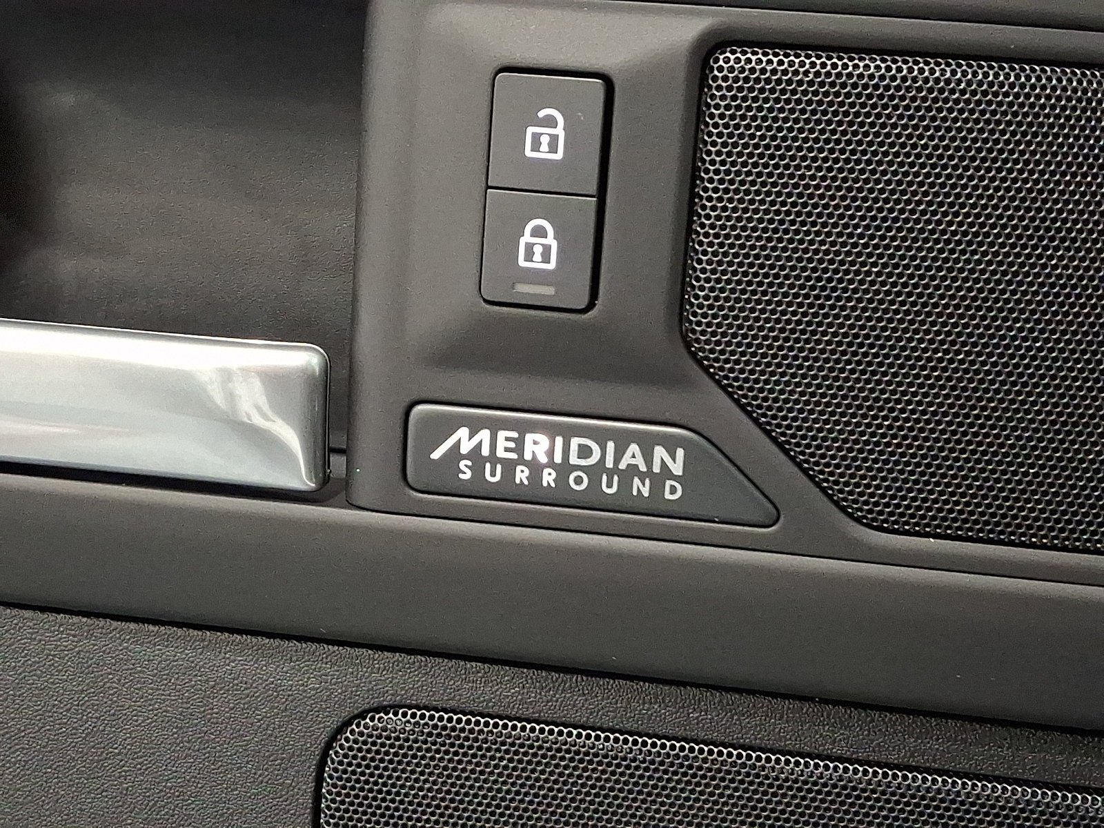Certified Used 2026 Fuji White Land Rover  image 27