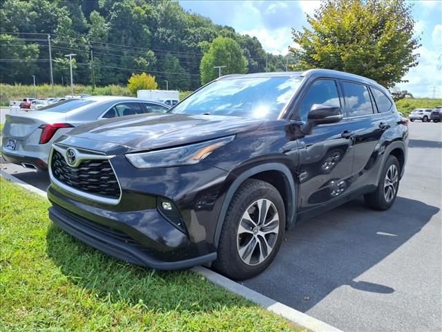 Used 2022 Brown Toyota XLE image 2