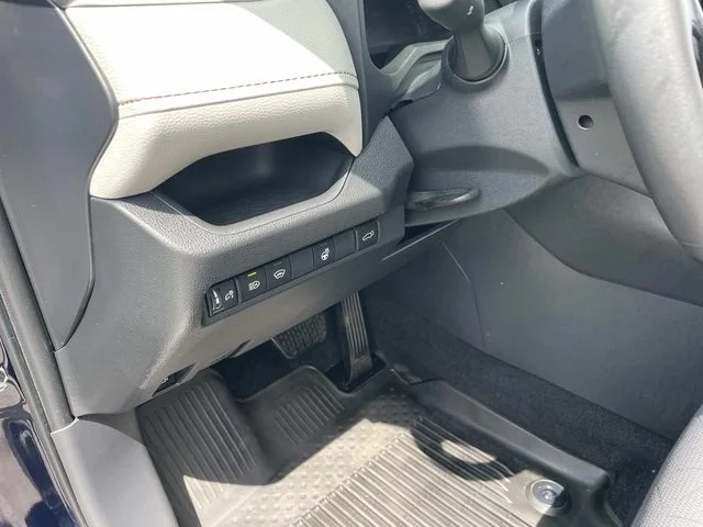 Certified Used 2025  Toyota XLE image 28