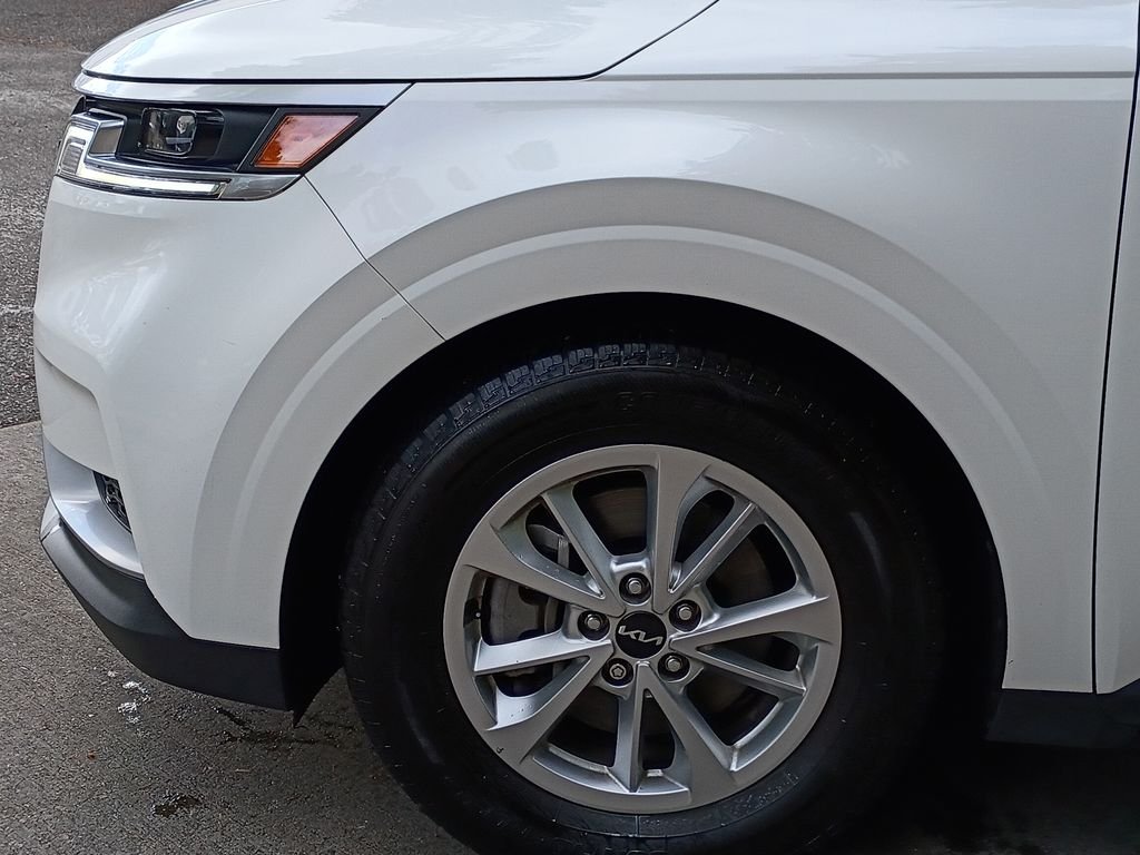 Used 2022 Snow White Pearl Kia LXS image 8