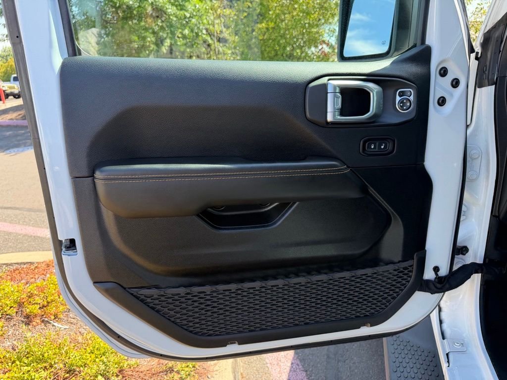 Used 2024 Bright White Clearcoat Jeep Sahara image 11