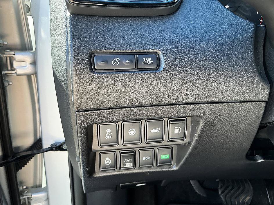Used 2019 Brilliant Silver Metallic Nissan SV image 13