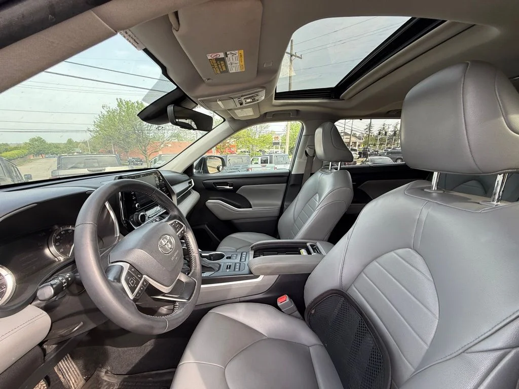 Used 2022 Gray Toyota XLE image 12
