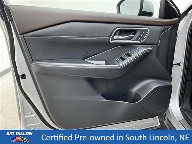 Used 2022 Brilliant Silver Metallic Nissan Platinum image 15
