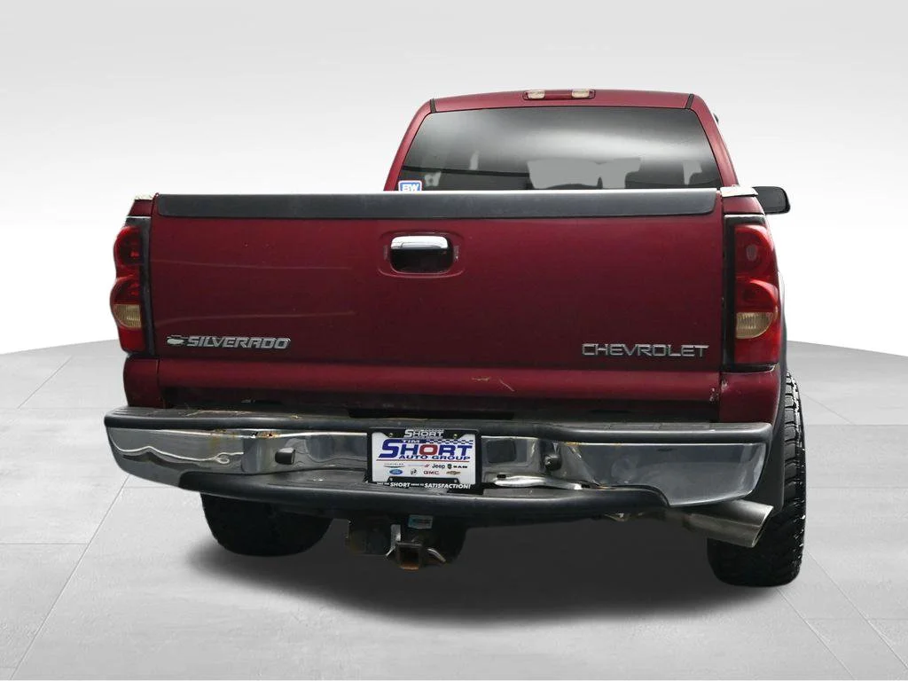 Used 2005 Red Chevrolet LT image 4