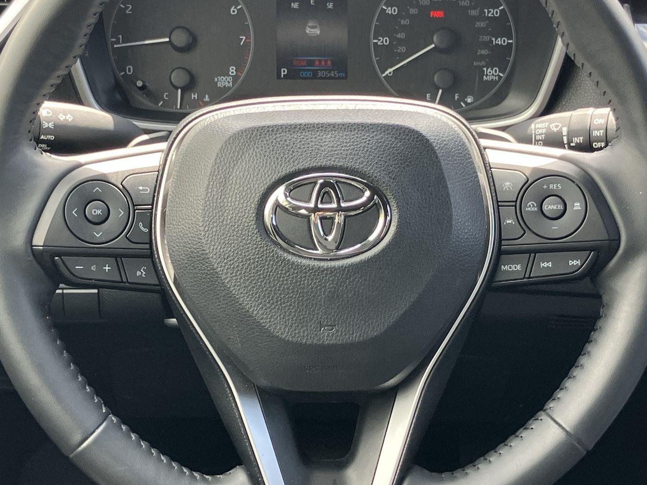 Used 2025 White (Ice Cap) Toyota SE image 18