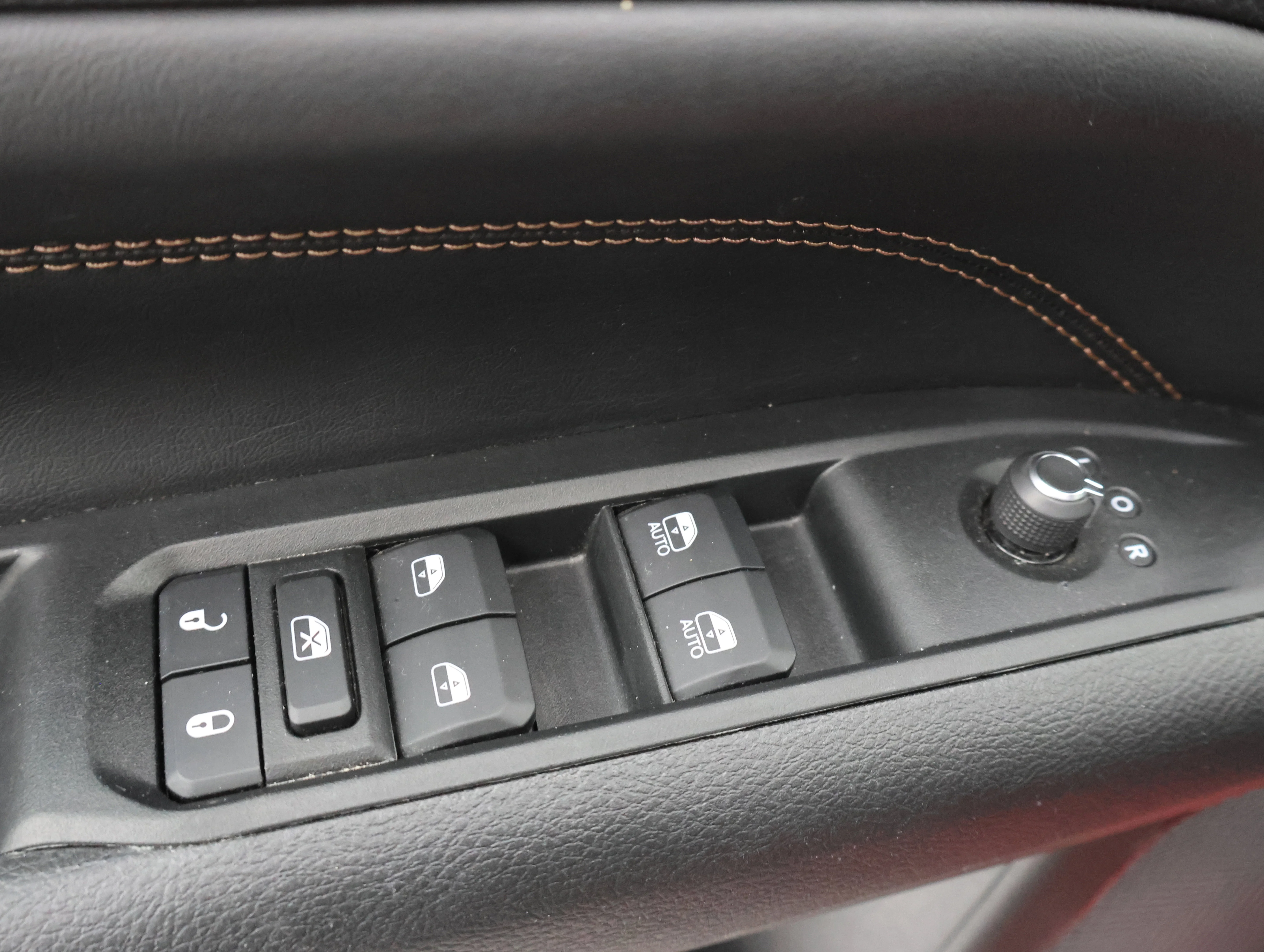 Used 2022 Redline Pearlcoat Jeep Limited image 40