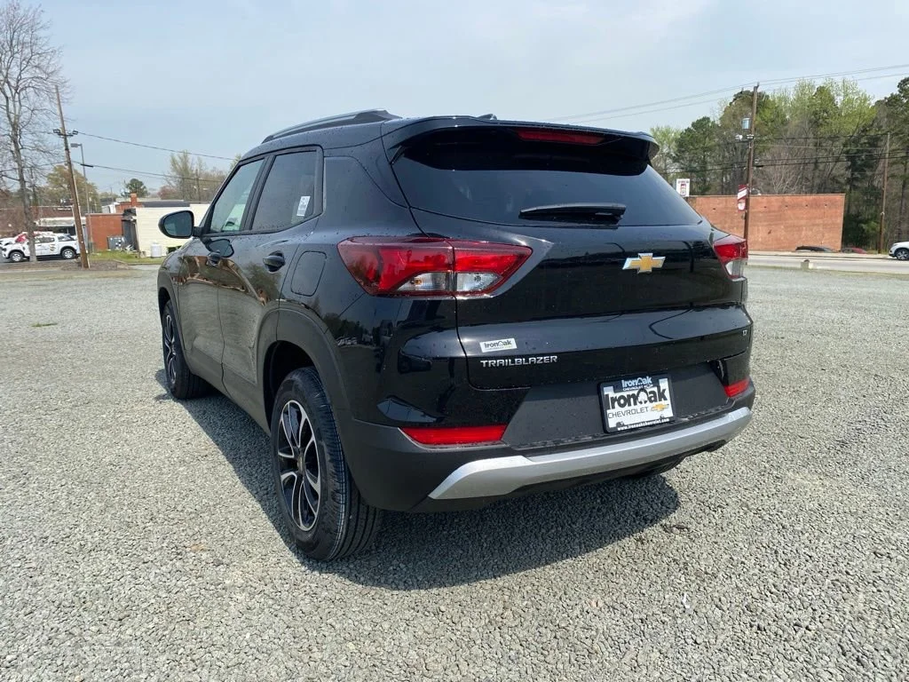 New 2026 Mosaic Black Metallic Chevrolet LT image 5