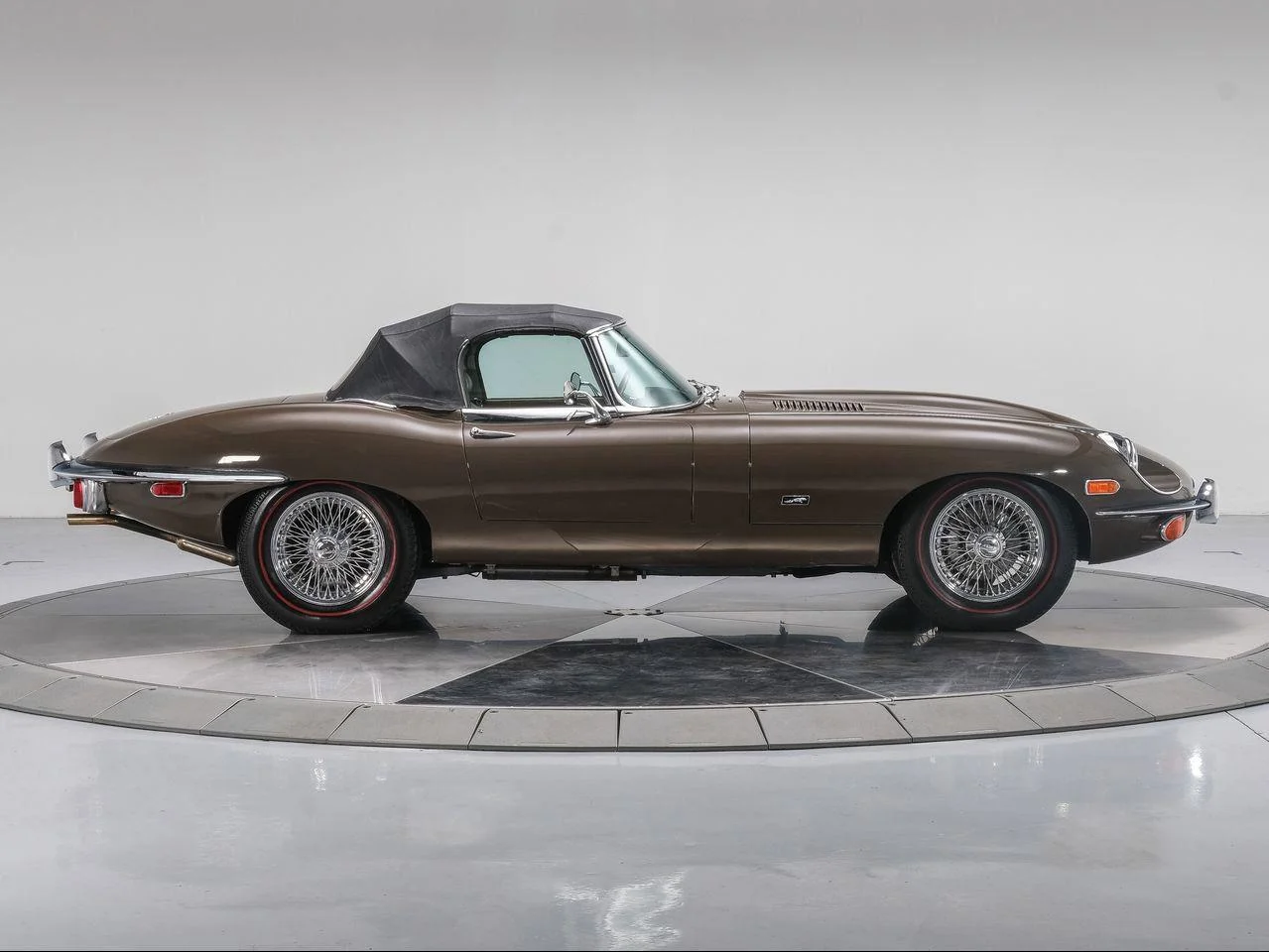 Used 1971  Jaguar Series II image 6