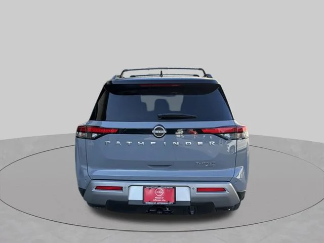 Used 2022 Gray Nissan Platinum image 4