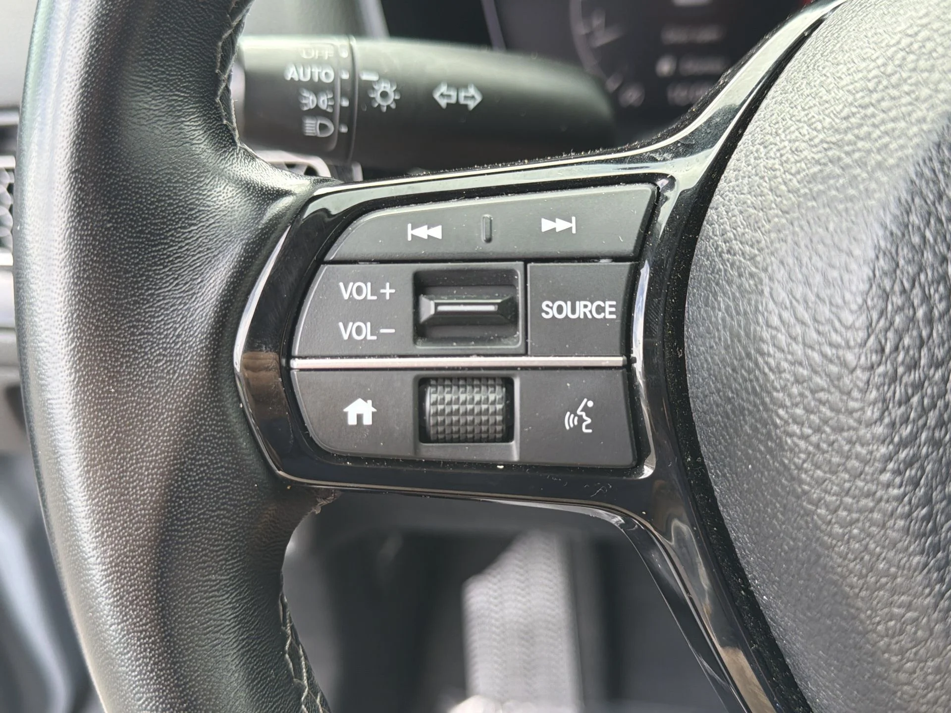 Certified Used 2024 Morning Mist Metallic Honda EX image 13