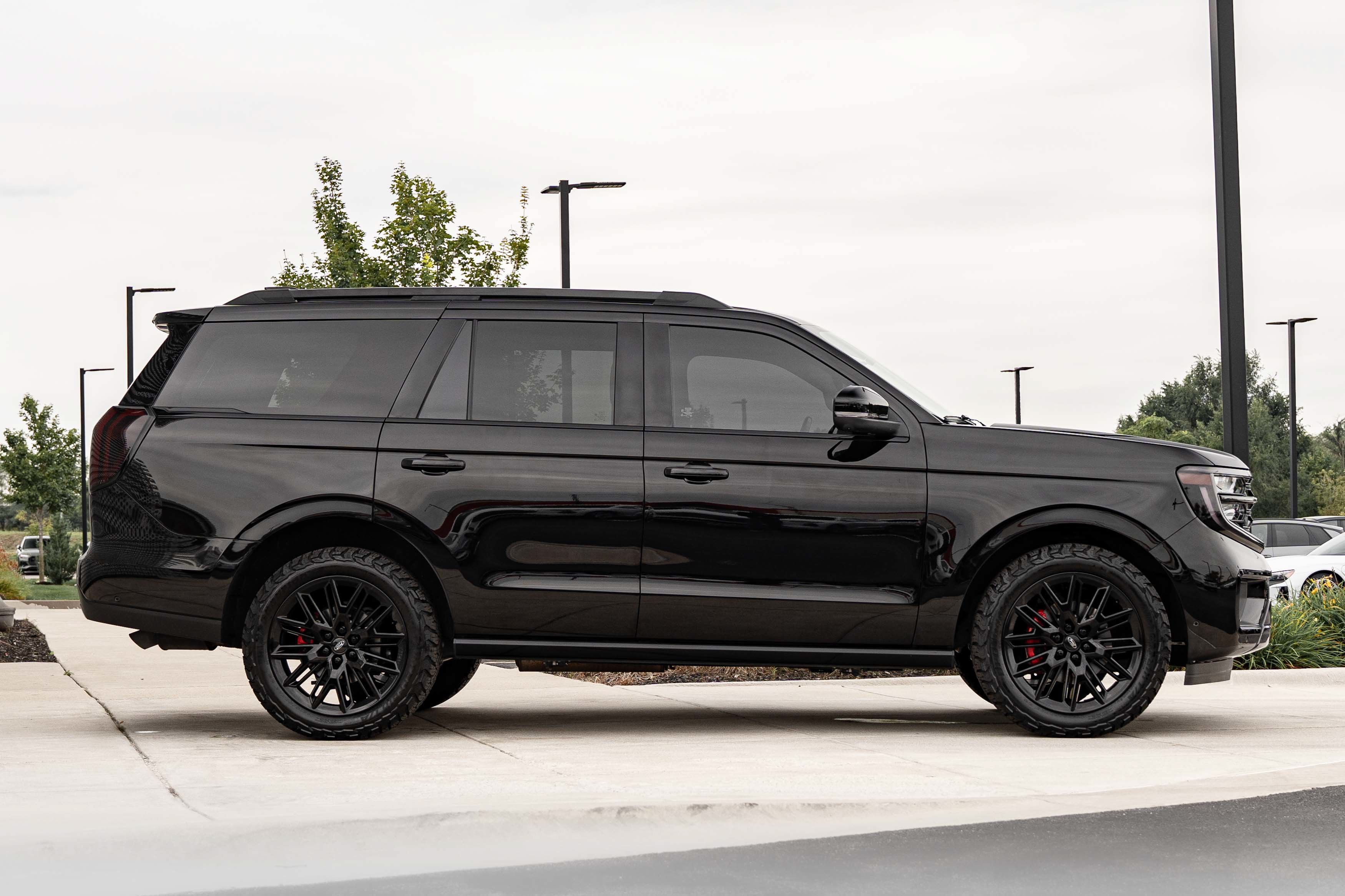 Used 2025 Agate Black Metallic Ford Platinum image 3