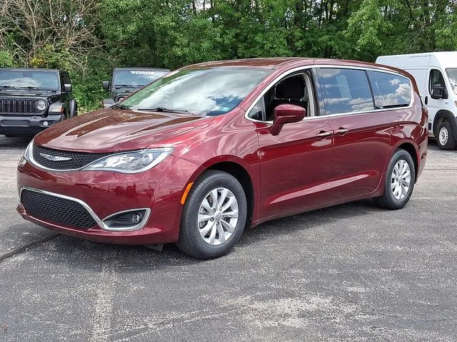 Used 2018 Red Chrysler Touring Plus image 6